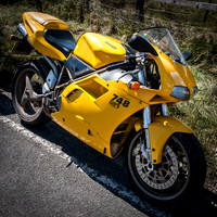 Yellow Ducati 748 Desmoquattro