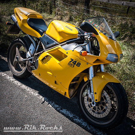 Yellow Ducati 748 Desmoquattro