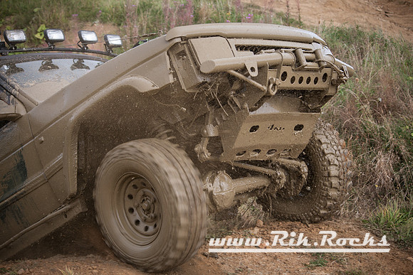 Land Rover Discovery Offroading at Avon Dassett